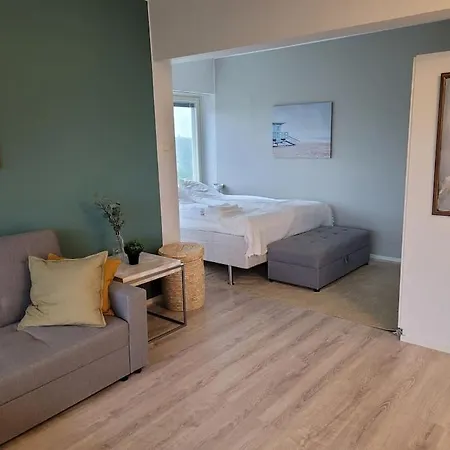 Tapiolasky: Airy, Bright, Great Bed And Spacious - Close To Aalto Campus And Tapiola Center Huoneisto Espoo